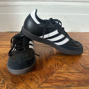Classic core black Sambas
